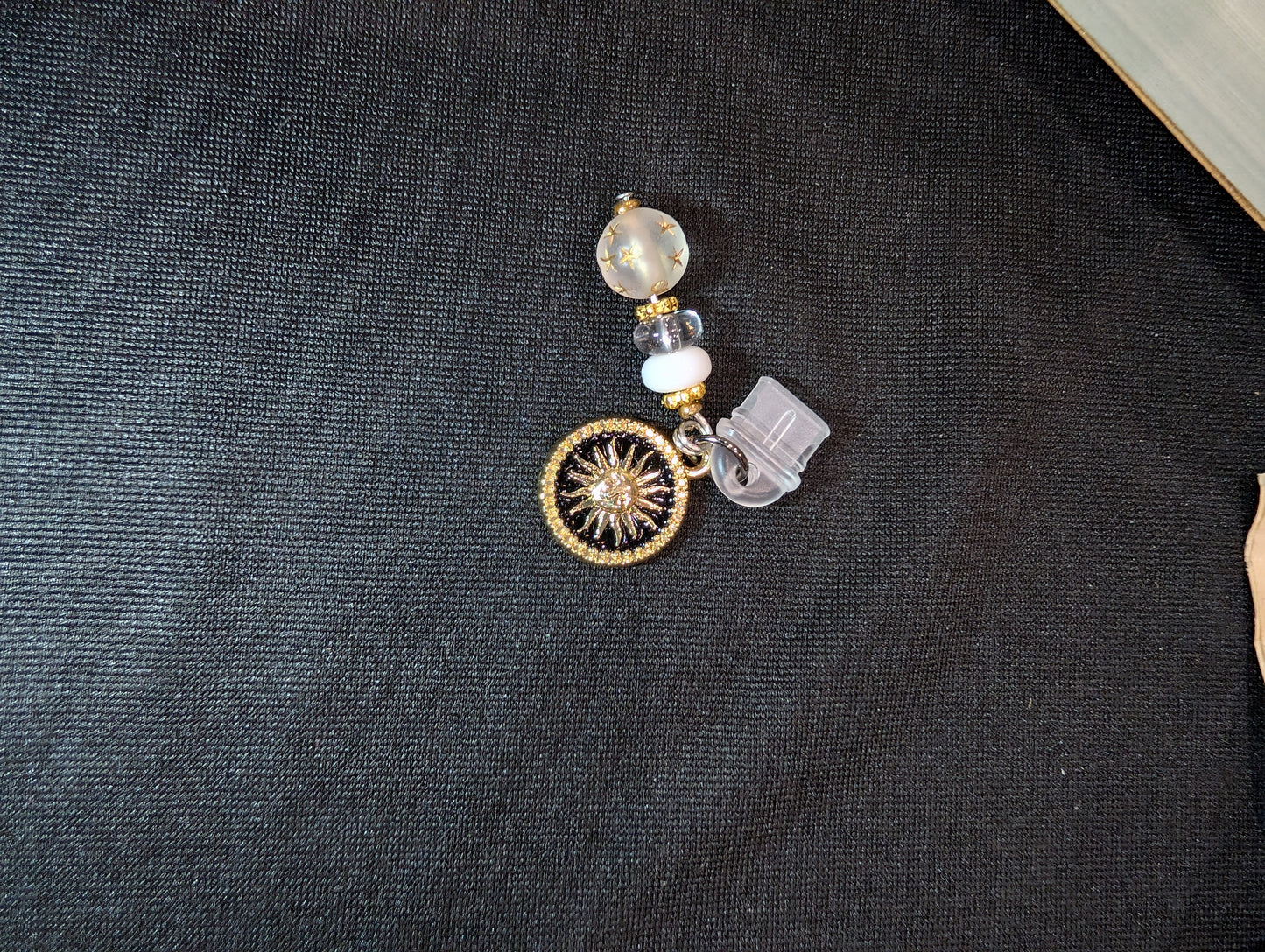 (Kindle) Dust Plug Charm