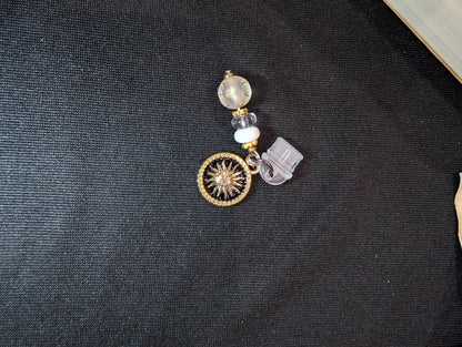 (Kindle) Dust Plug Charm