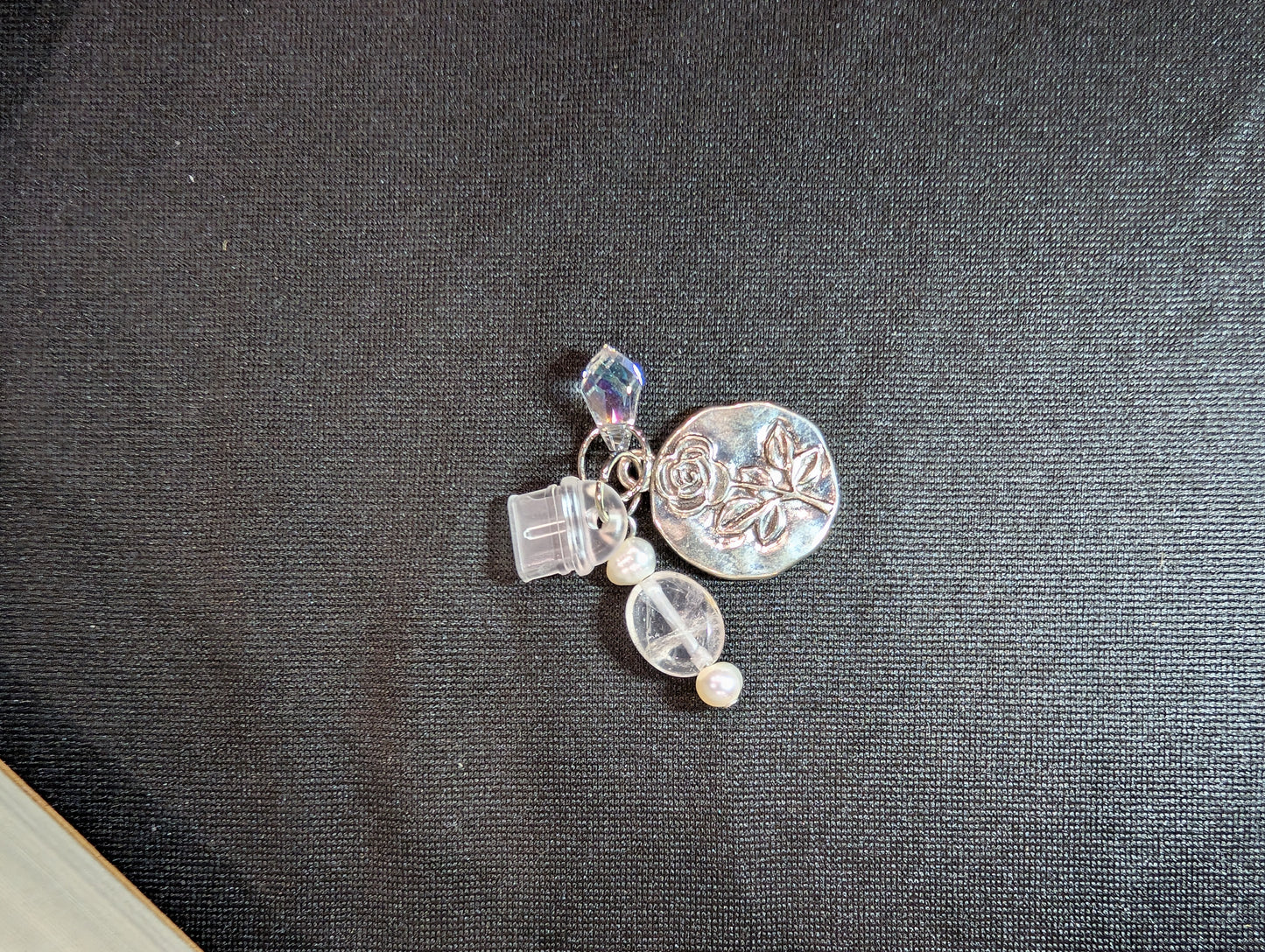 (Kindle) Dust Plug Charm